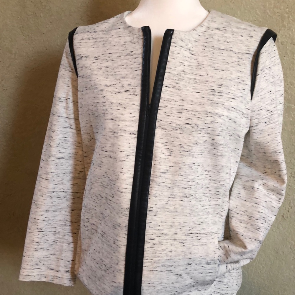 Buchanan Kang jacket 8   
minimalist chic lightweight Grey-white black LNWOT